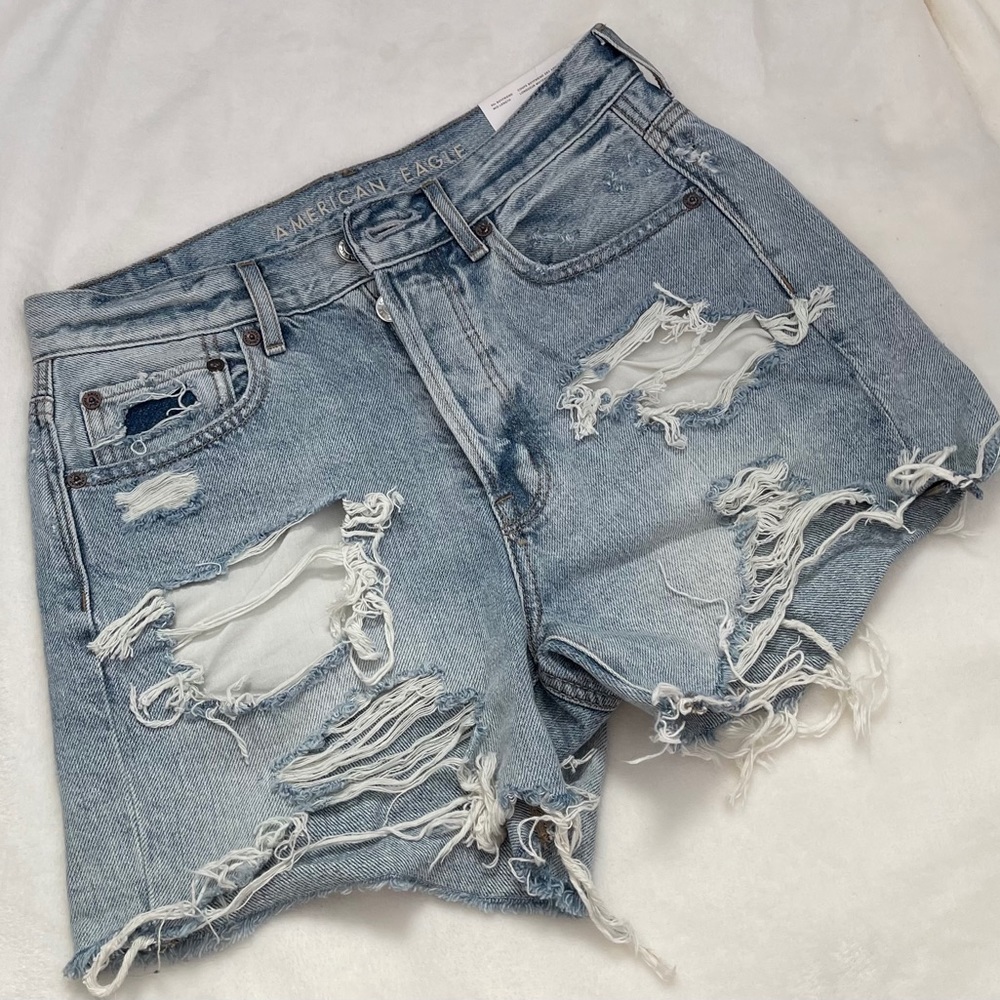 American Eagle 90’s Boyfriend Shorts